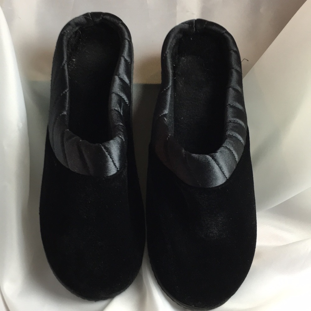 Isotoner velvet slippers